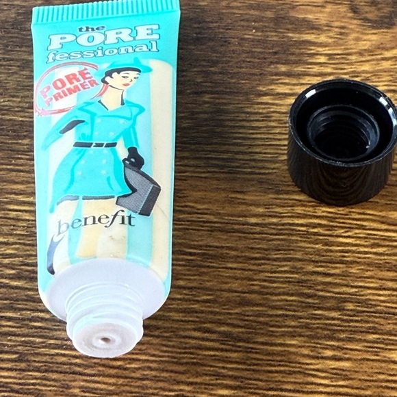 Benefit The POREfessional Pore Primer - Blue and Black - Picture 4 of 4